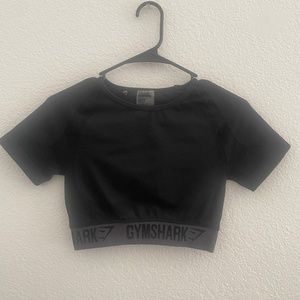 Gym shark crop work out top